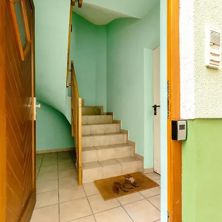 Liane Apartment *